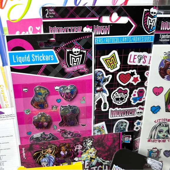 CRAYOLA X MONSTER HIGH GIFT SET - Picture 4 of 16